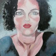 BRUNE AUX YEUX VERTS